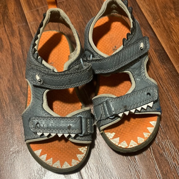 Carter’s shark sandals grey - Picture 1 of 5